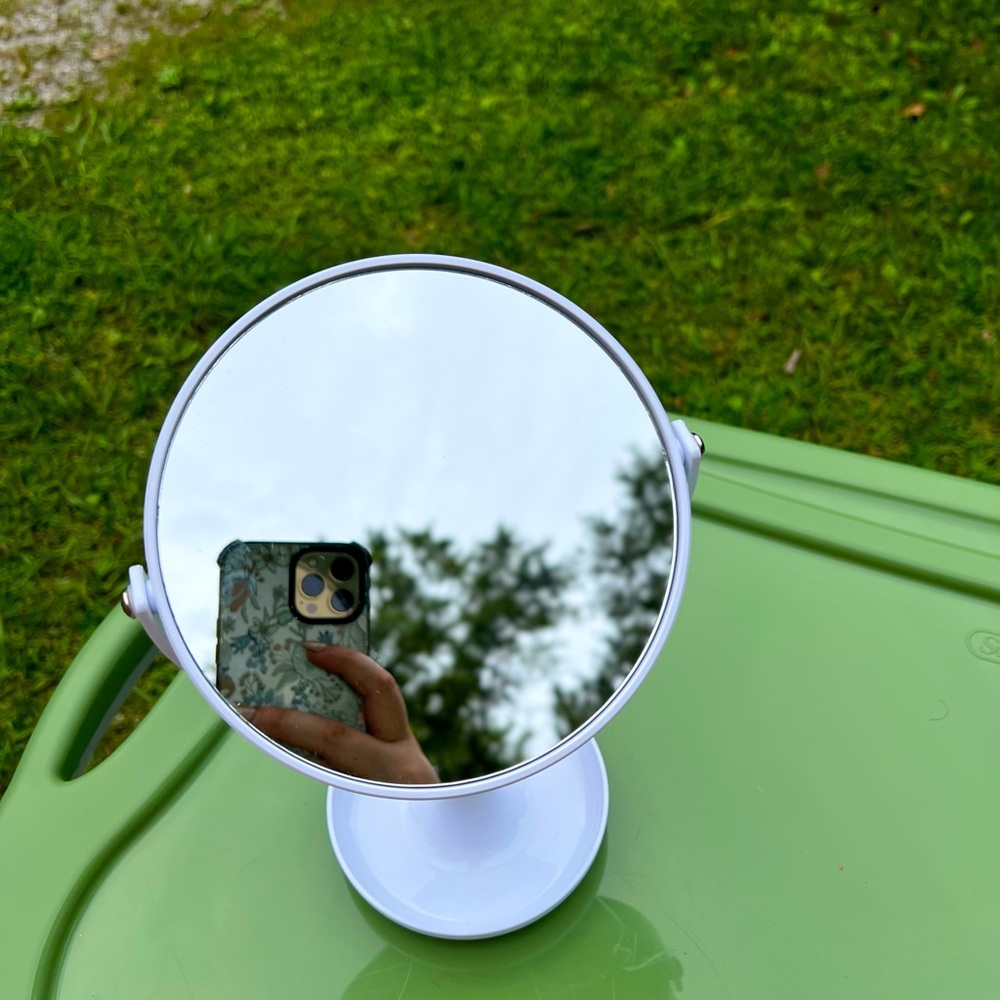 Mirror with bottom holder